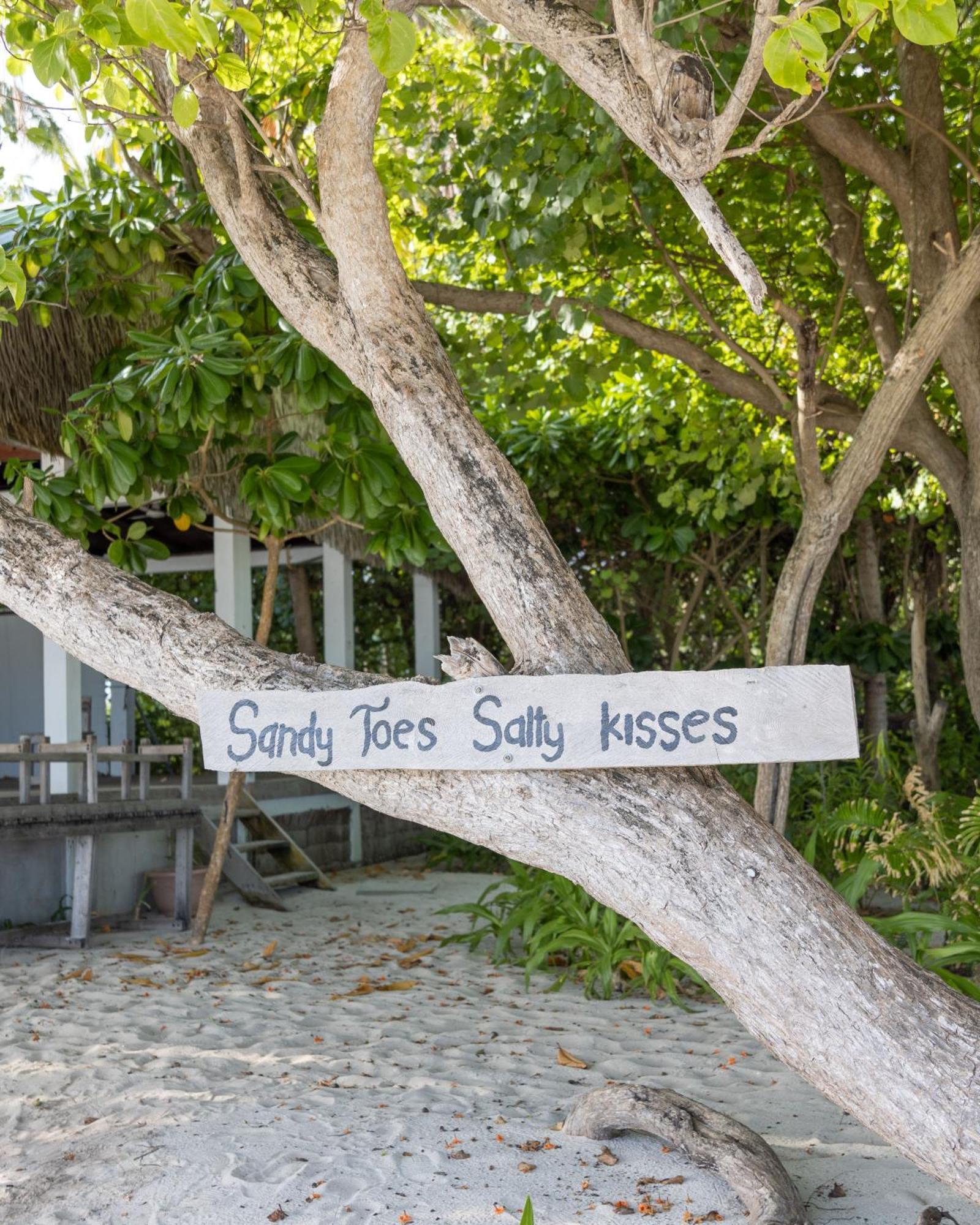 Kamadhoo Inn Exterior photo